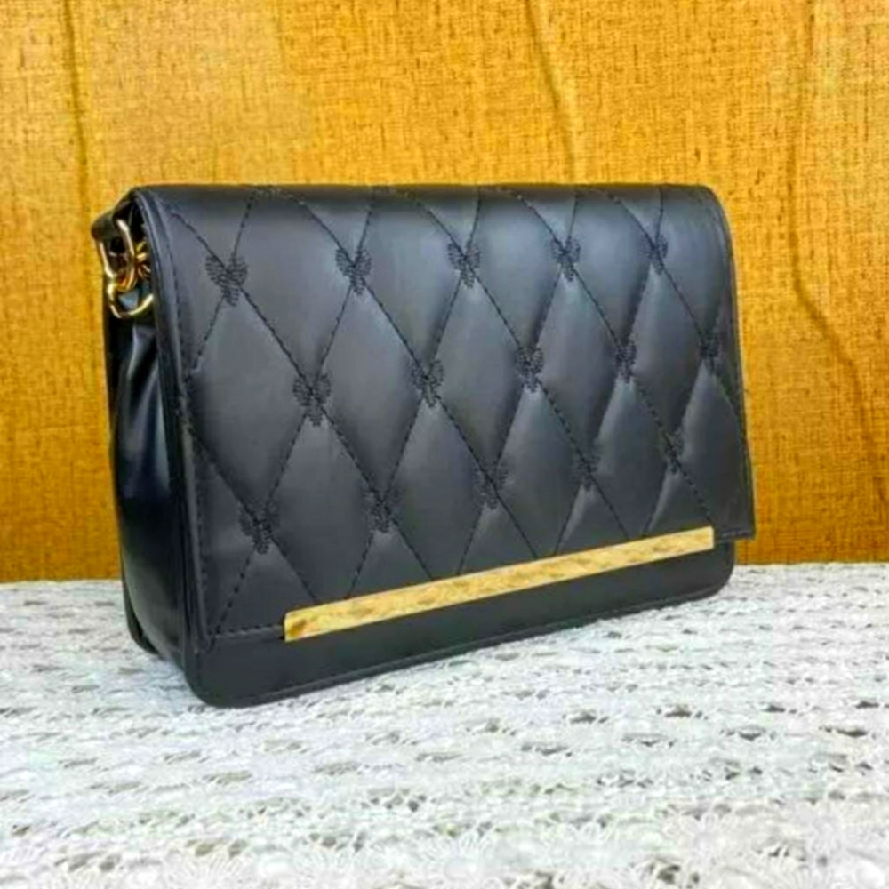 Stylish chain box sling bag for women and girls. - Picture 1 of 1